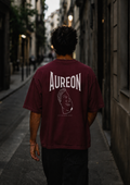 AUREON Oversized T-Shirt in Bordeaux mit Rückenprint, Rückenansicht in urbaner Straße
