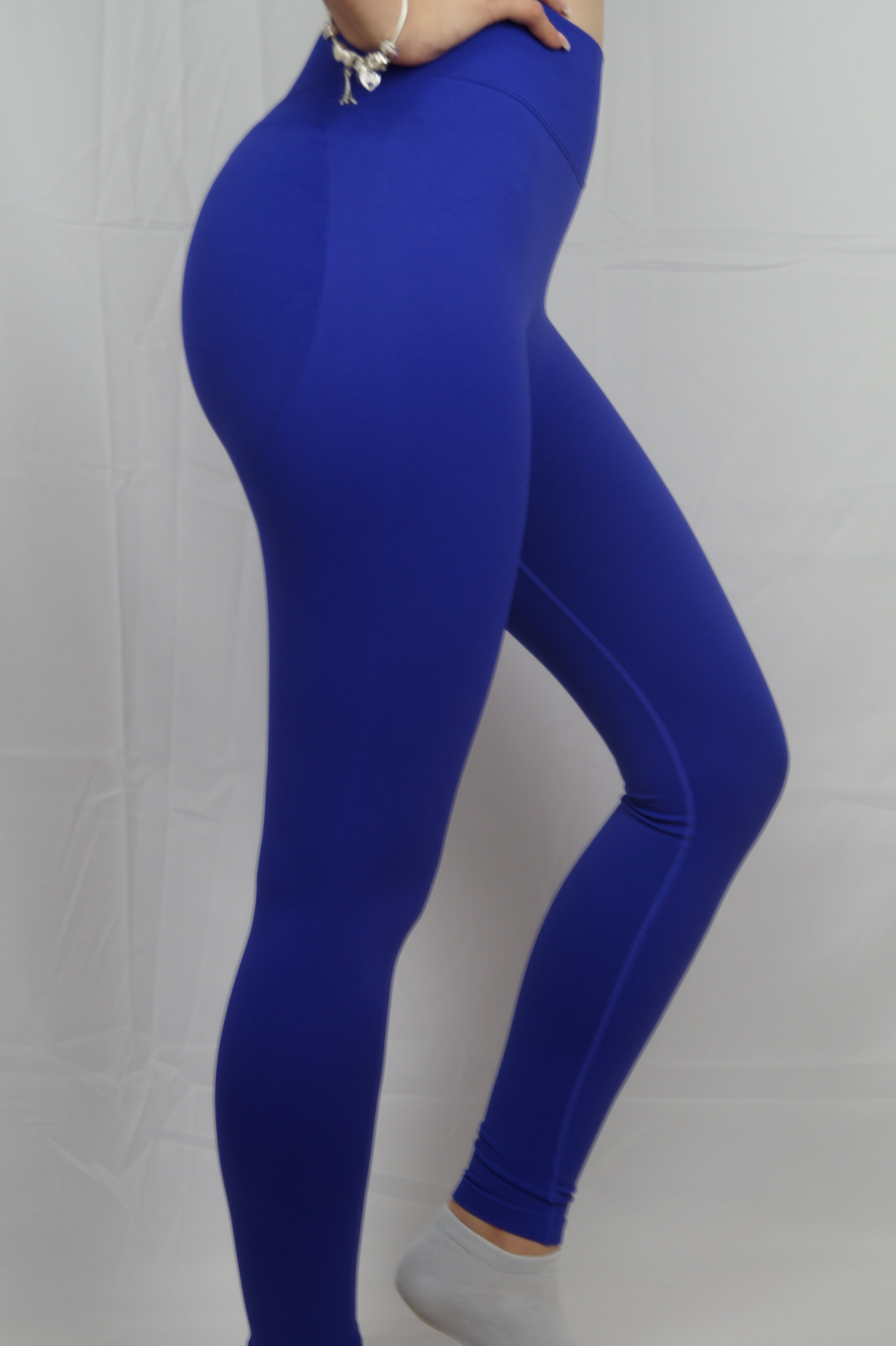 Model Leggings Blau Seite